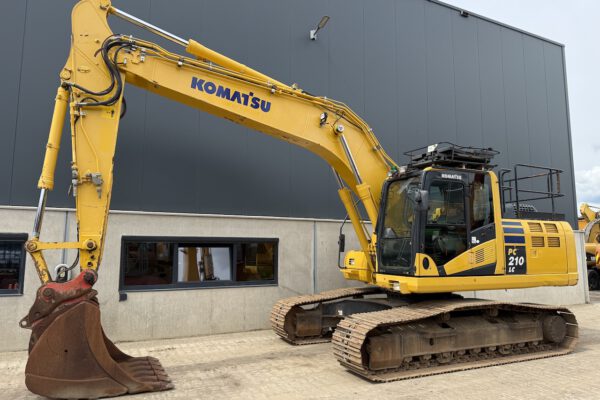 1 Komatsu PC210LC-10