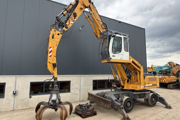 1 Liebherr A924C