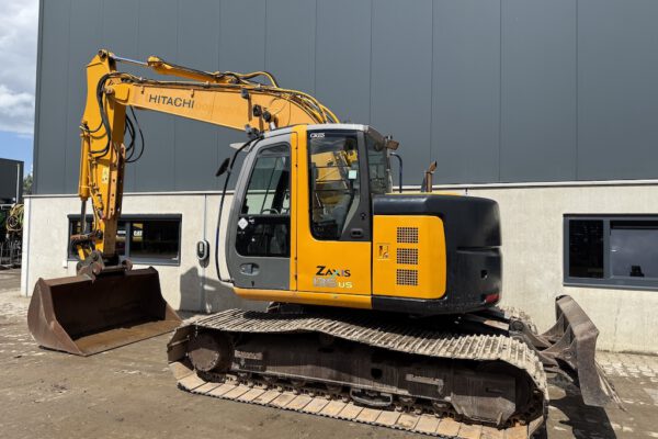2 Hitachi ZX135US
