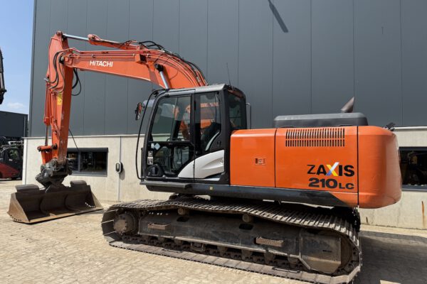 2 Hitachi ZX210LC-5B