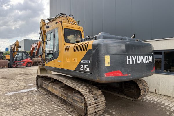 3 Hyundai R215L