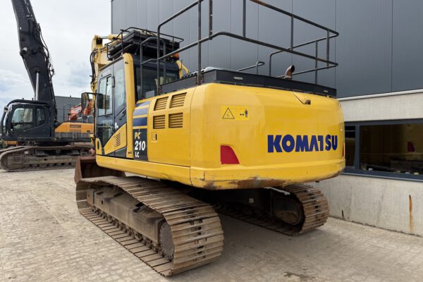 3 Komatsu PC210LC-10