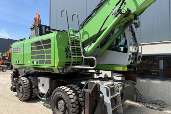 3 Sennebogen 825E