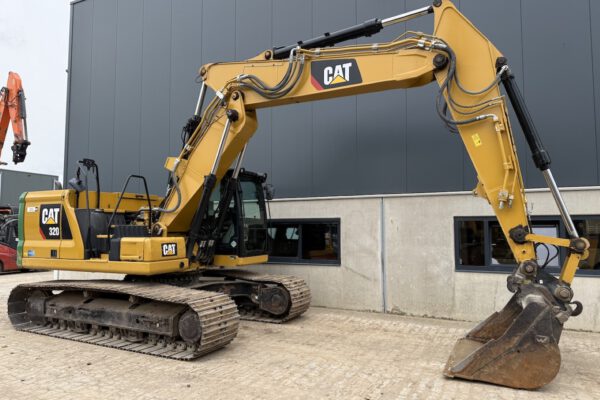 4 Cat 320