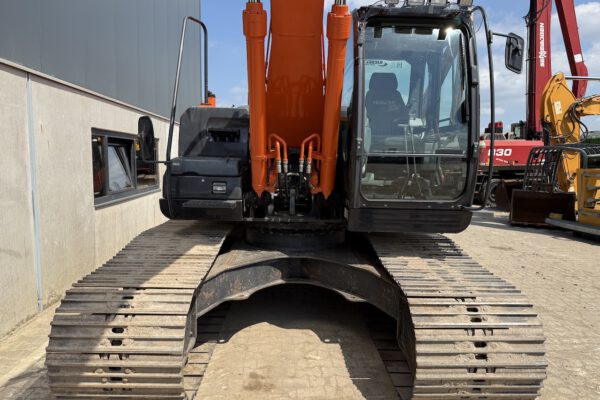 4 Hitachi ZX210LC-5B