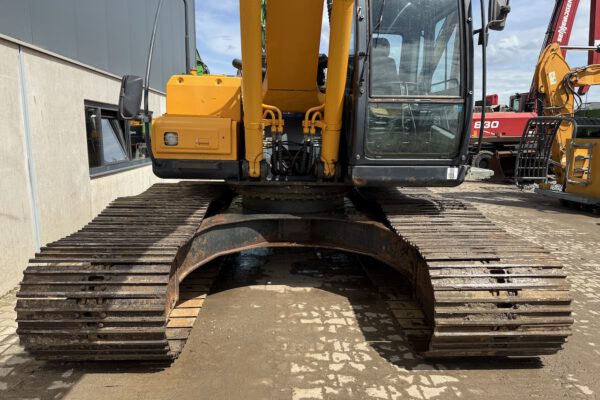 4 Hyundai 250LC-7A
