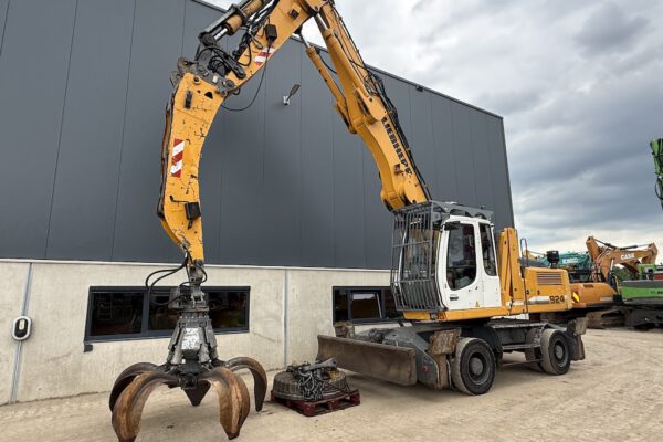 4 Liebherr A924C