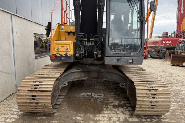4 Volvo EC220EL