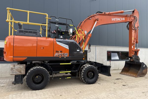 5 Hitachi ZX220W-7