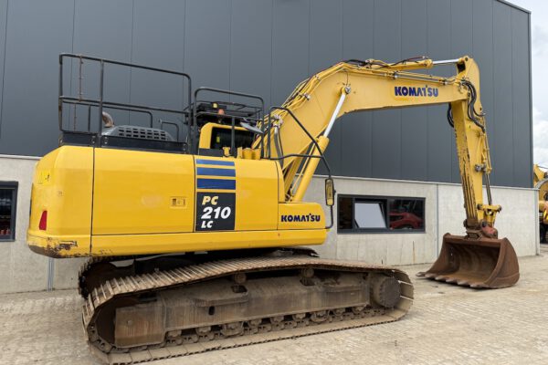 5 Komatsu PC210LC-10