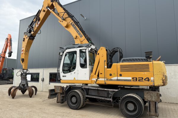 5 Liebherr A924C
