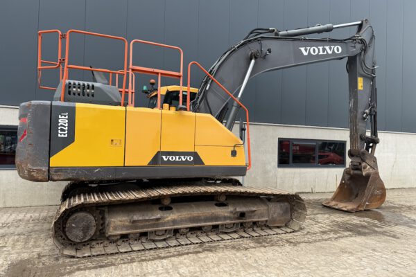 5 Volvo EC220EL