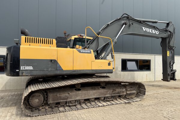 5 Volvo EC300DL