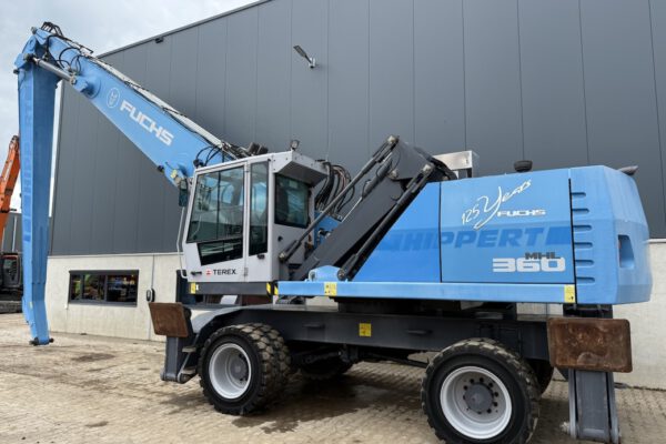 6 Fuchs MHL360D