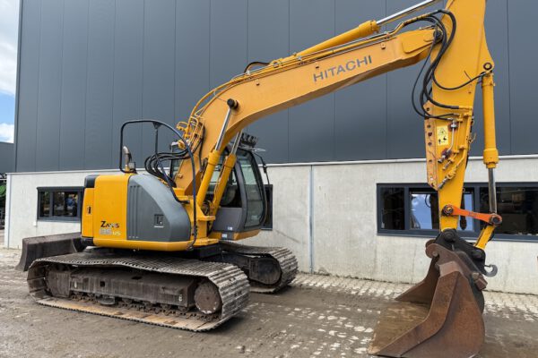 6 Hitachi ZX135US