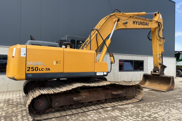 6 Hyundai 250LC-7A