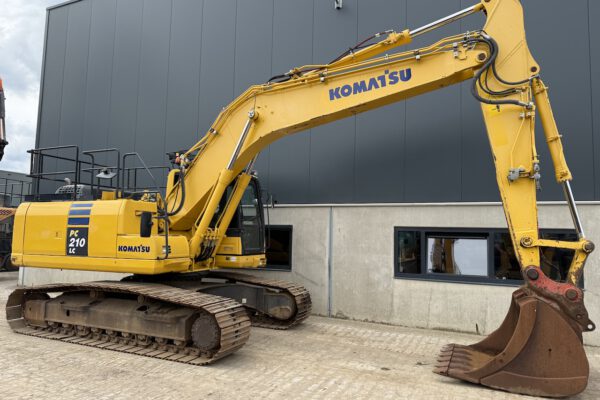 6 Komatsu PC210LC-10