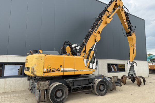 6 Liebherr A924C