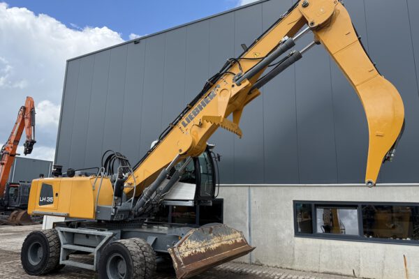 6 Liebherr LH35M