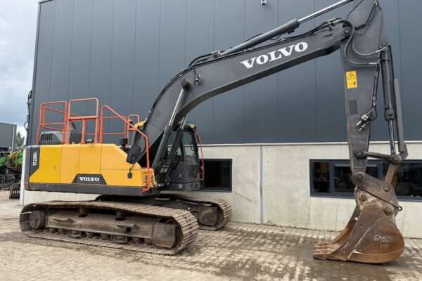 6 Volvo EC220EL