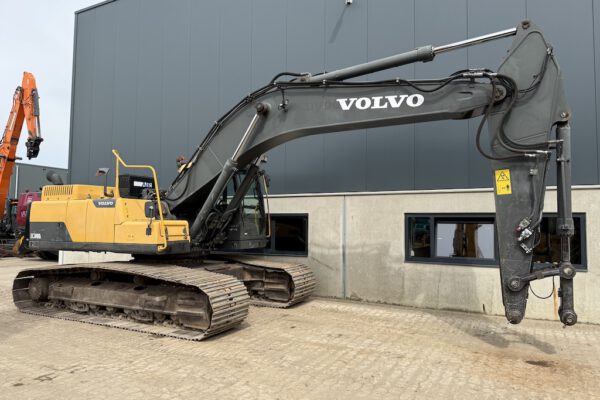 6 Volvo EC300DL