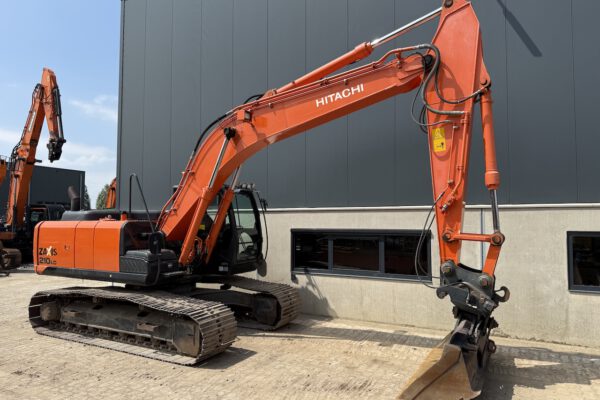 7 Hitachi ZX210LC-5B