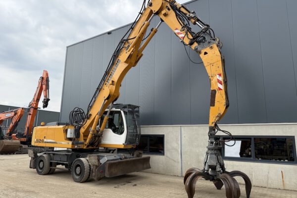 7 Liebherr A924C