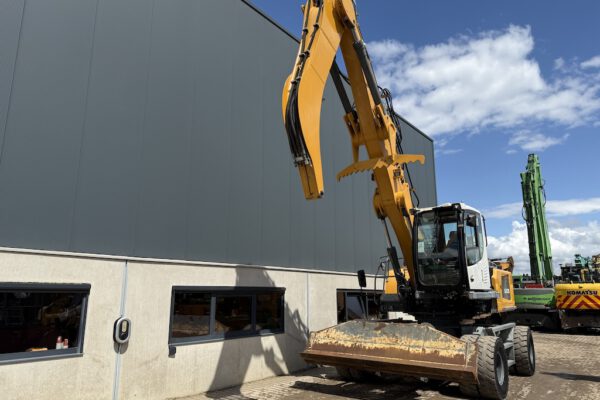 7 Liebherr LH35M