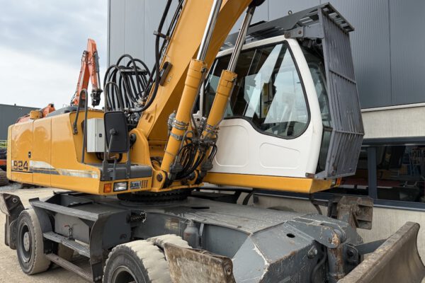 8 Liebherr A924C