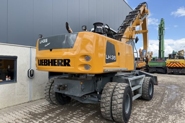 8 Liebherr LH35M
