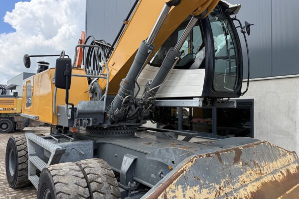 9 Liebherr LH35M