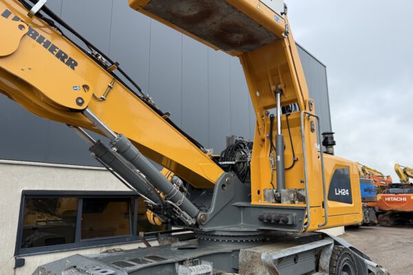 2 Liebherr LH24M