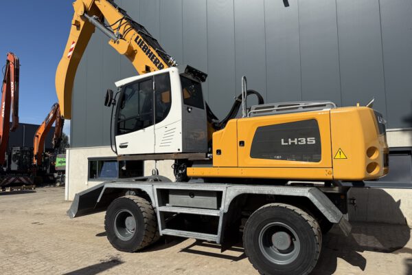 2 Liebherr LH35M