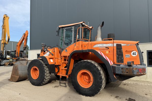 3 Doosan DL300-3