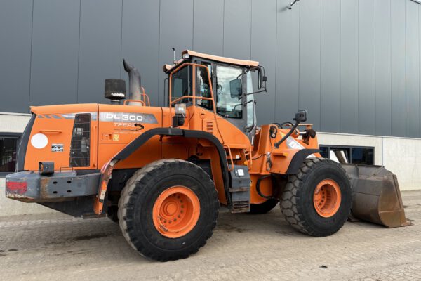 5 Doosan DL300-3
