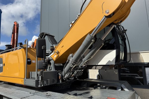 5 Liebherr LH35M