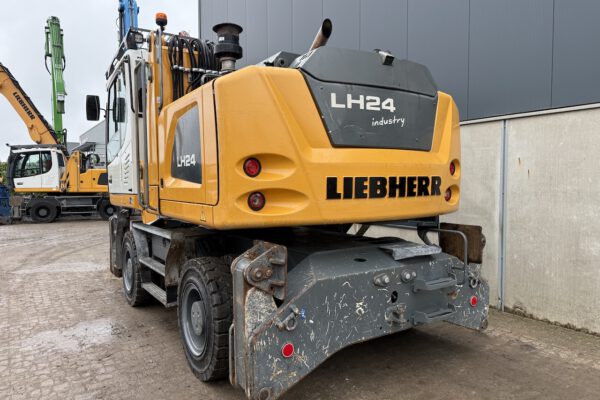 6 Liebherr LH24M