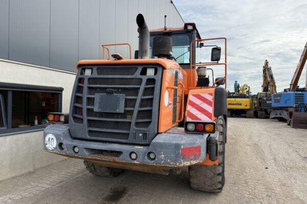 7 Doosan DL300-3