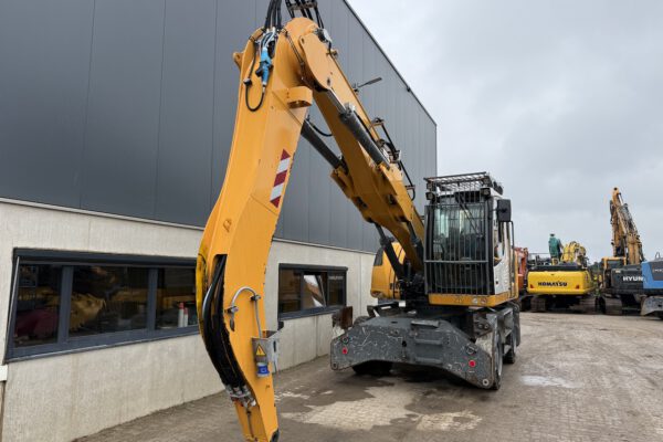 7 Liebherr LH24M